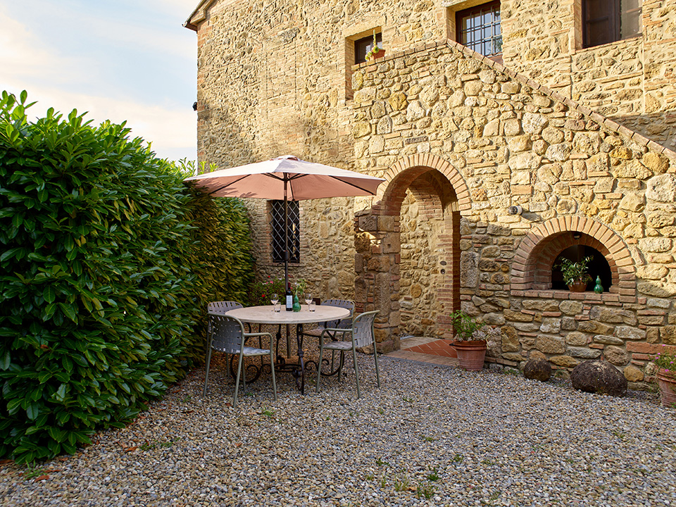 Ferienwohnung L'Angolo, Podere Cortilla, Volterra, Toscana, 2-4 Personen, Terrasse, Bad, 2 Etagen, 1 Schlafzimmer, Ausziehsofa im Wohnzimmer, Küche